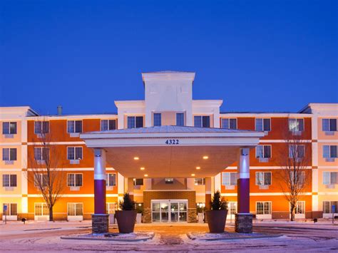St cloud hotel - Holiday Inn Express & Suites St. Cloud. Guest Rooms - 113. Meeting Rooms - 1. Largest Conference Room - 600 sq. ft. Total event space - 832 sq. ft. Room Rate Range - $123-$123. Save to Collection Compare Venues.
